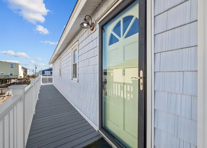 Pets Ok Beach Home, Short Walk Beach Access, And Views